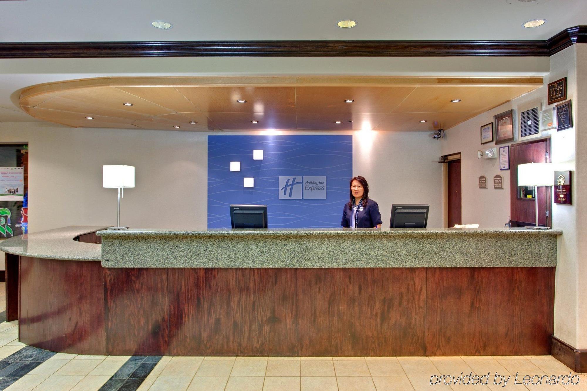Holiday Inn Express Edmonton Downtown By Ihg Exterior foto